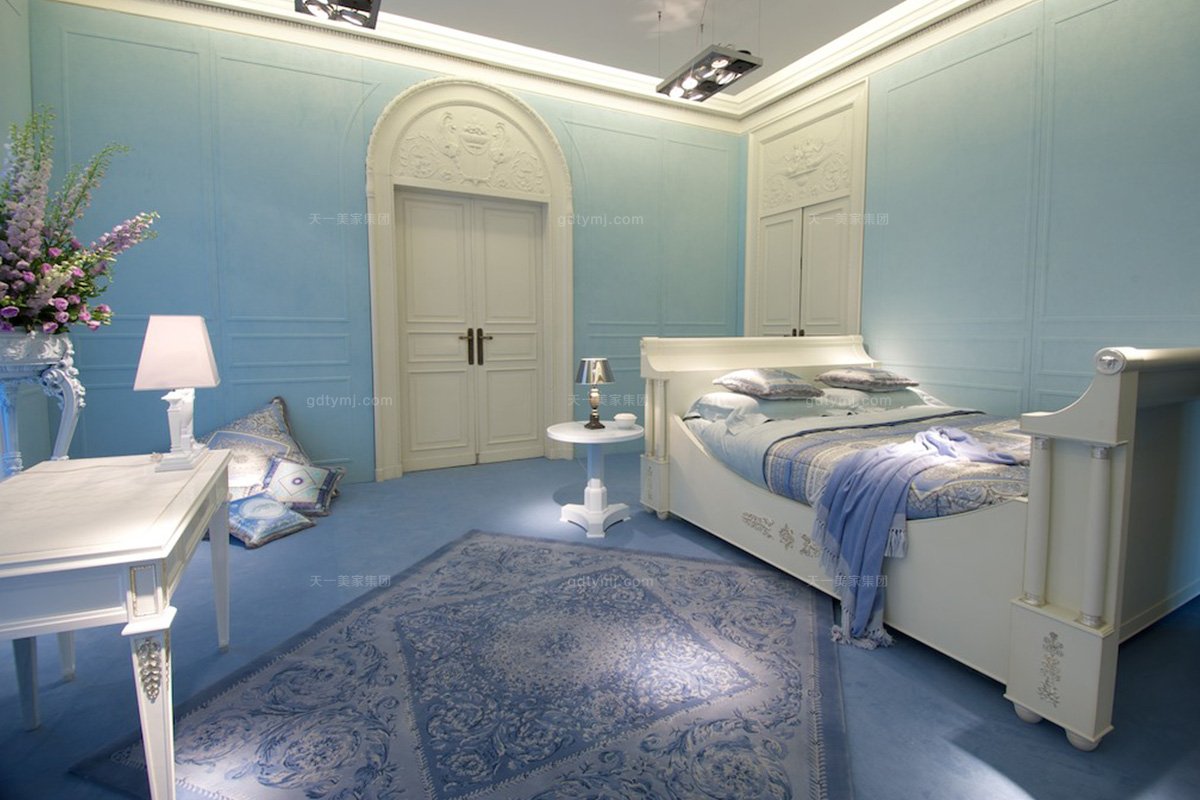 高端別墅手工鏤空復(fù)古雕花臥室床+書(shū)桌椅組合場(chǎng)景