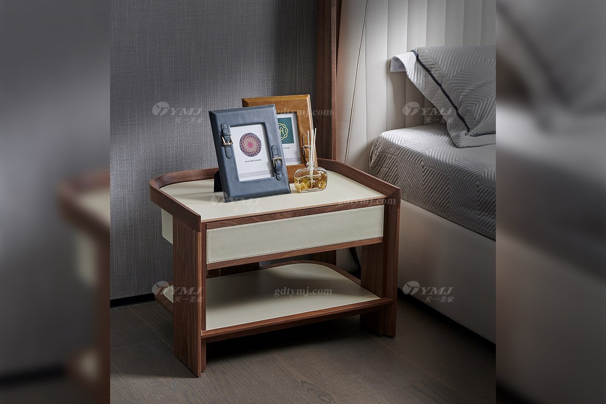 現代輕奢家具品牌別墅家具時尚臥室黑胡桃實木床頭柜B-05床頭柜場景1