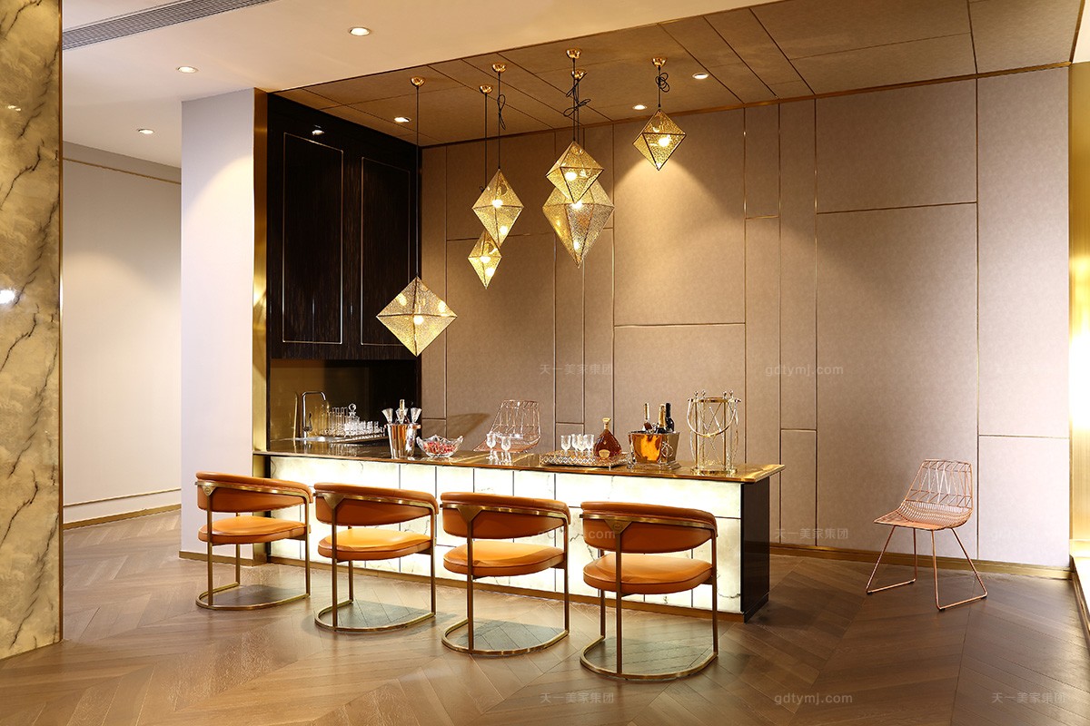 輕奢后現(xiàn)代愛(ài)馬仕橙真皮五金吧椅