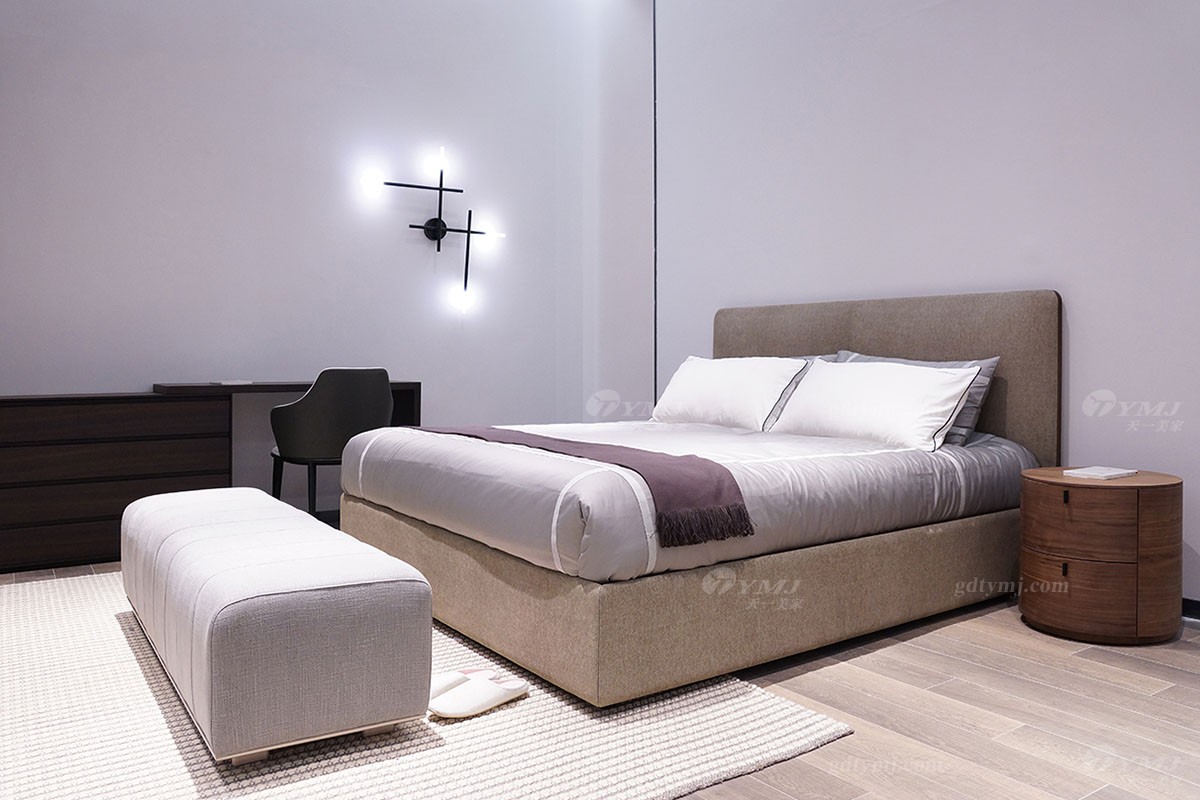 意式極簡(jiǎn)時(shí)尚床
